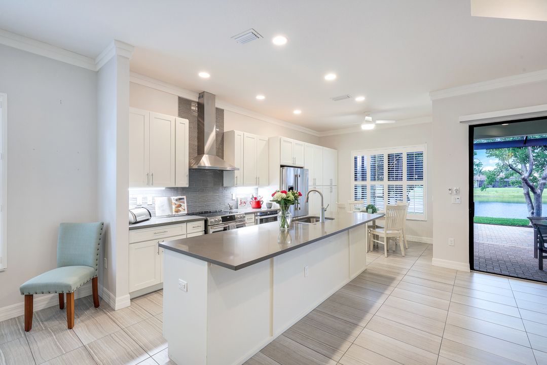 2777 Cinnamon Bay Cir, Naples, FL 34119