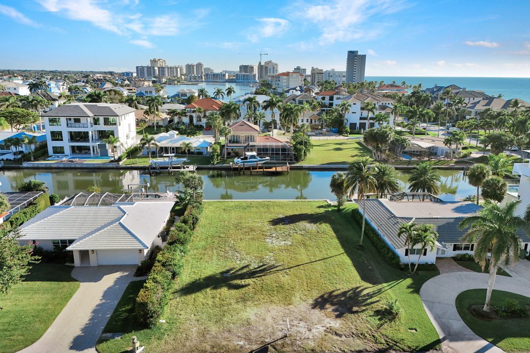 112 Seabreeze Ave, Naples, FL 34108