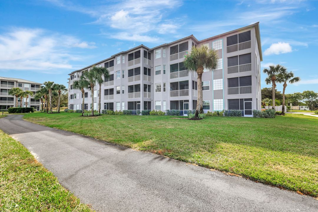 16605 Lake Cir Dr #322, Fort Myers, FL 33908