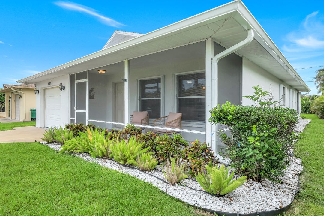 695 104th Ave N, Naples, FL 34108
