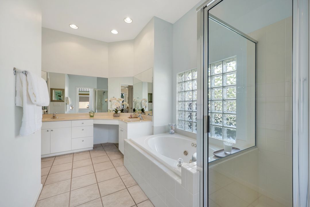 6374 Old Mahogany Ct, Naples, FL 34109