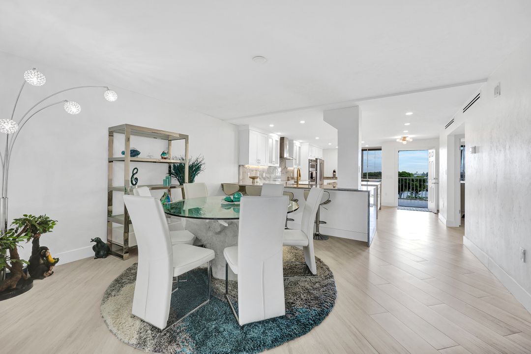 11118 Gulf Shore Dr #302, Naples, FL 34108