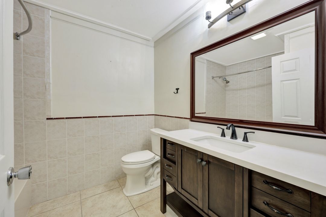 124 Flame Vine Dr, Naples, FL 34110