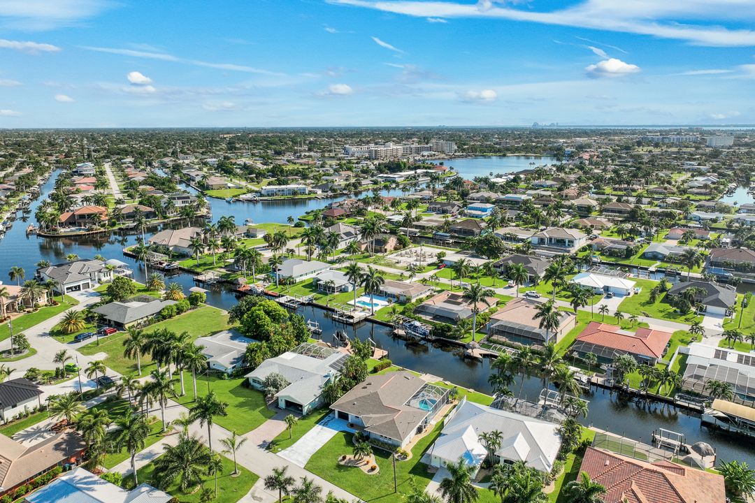 5231 Skylark Ct, Cape Coral, FL 33904