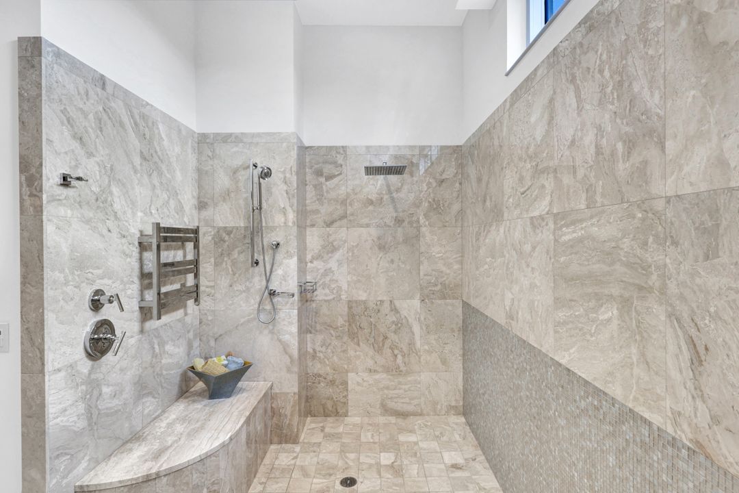 13675 Vanderbilt Dr #210, Naples, FL 34110