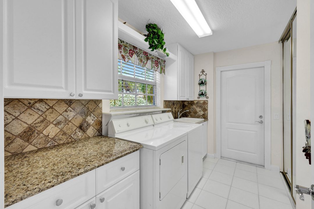 3142 Andorra Ct, Naples, FL 34109