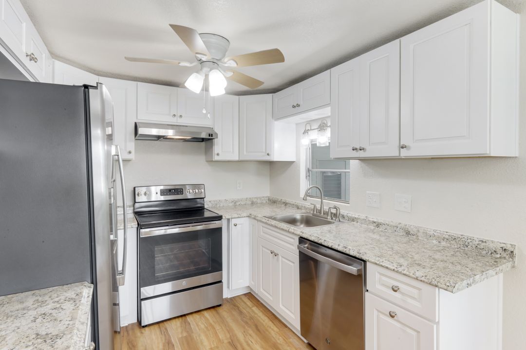 274 Yorkshire Ave, Fort Myers, FL 33908