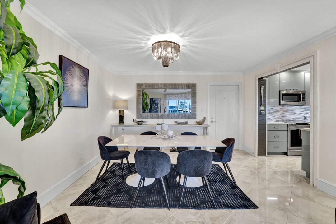 555 Park Shore Dr #503, Naples, FL 34103