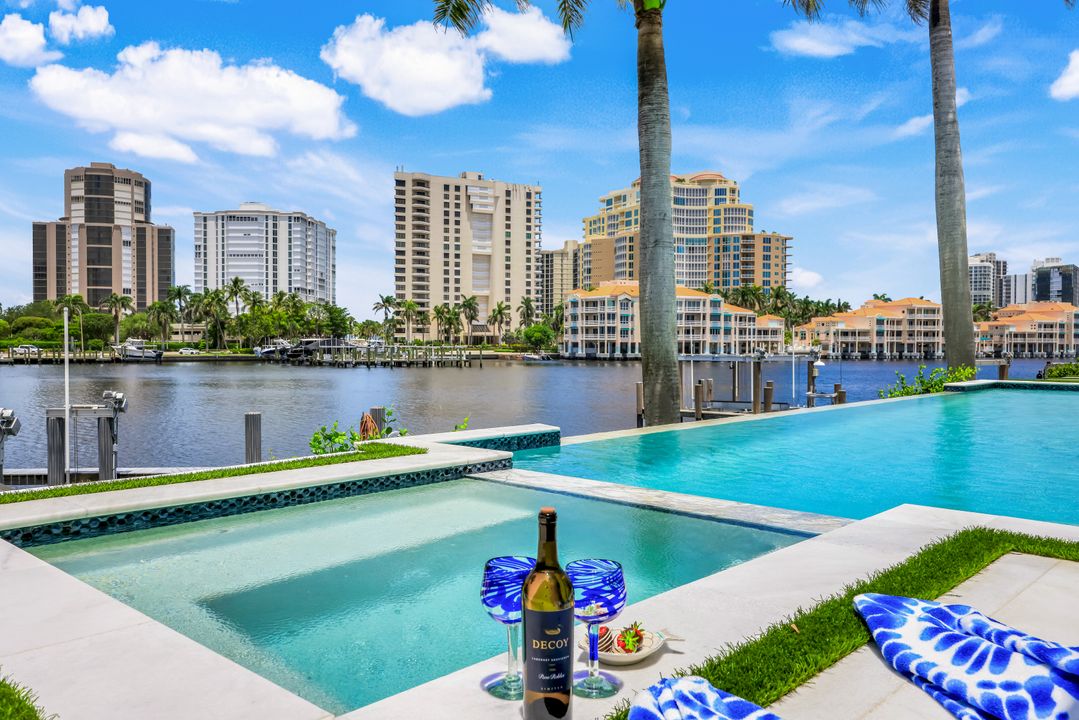 309 Neapolitan Way, Naples, FL 34103