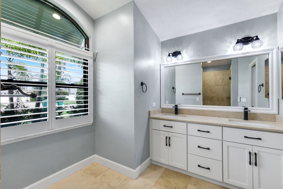 520 Raven Way, Naples, FL 34110