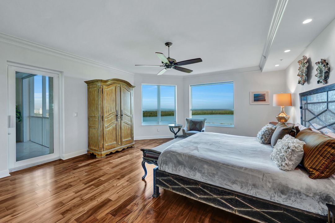 285 Grande Way #903, Naples, FL 34110