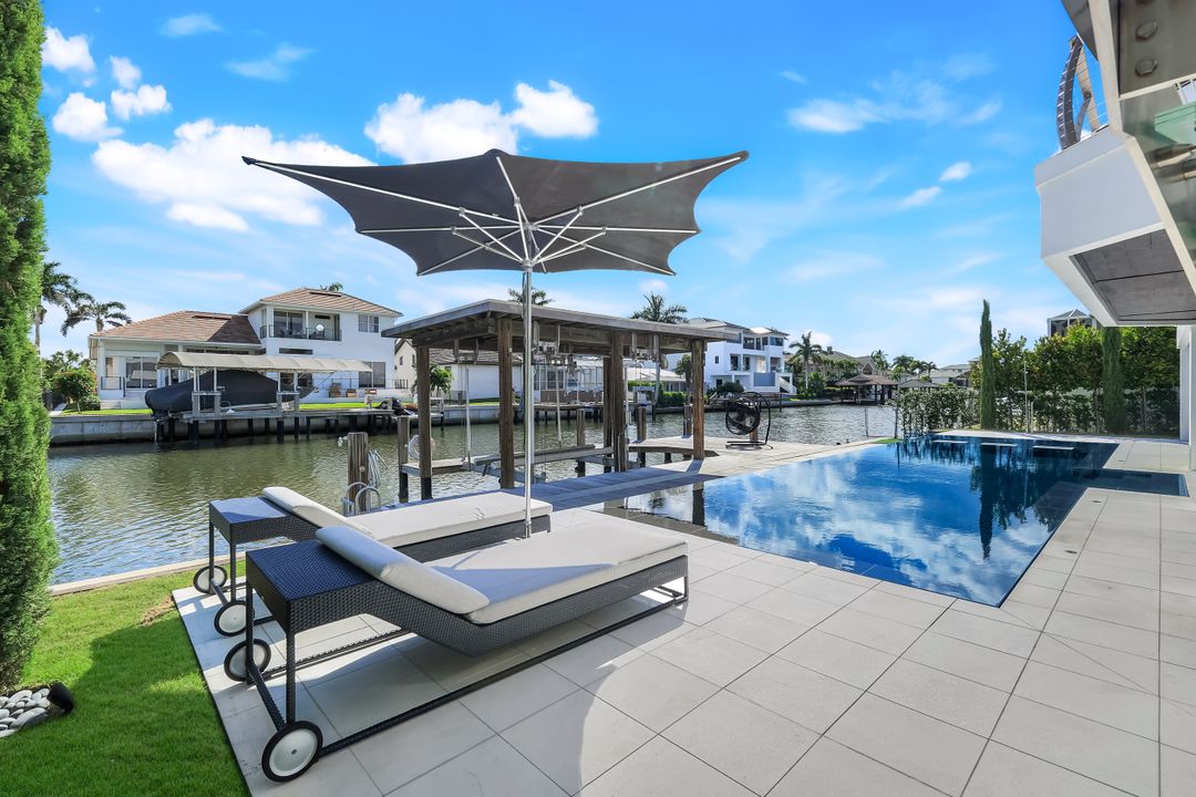 260 Channel Dr, Naples, FL 34108