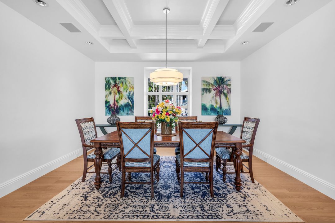 400 Springline Dr, Naples, FL 34102