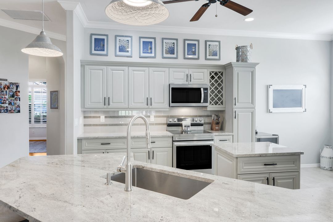 12694 Fox Ridge Dr, Bonita Springs, FL 34135