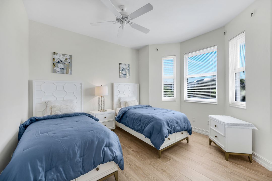 400 Flagship Dr, Naples, FL 34108