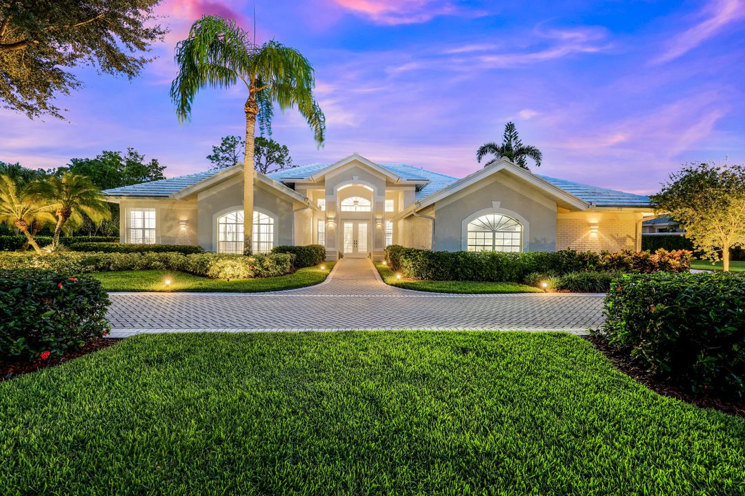 4624 Pond Apple Dr N, Naples, FL 34119