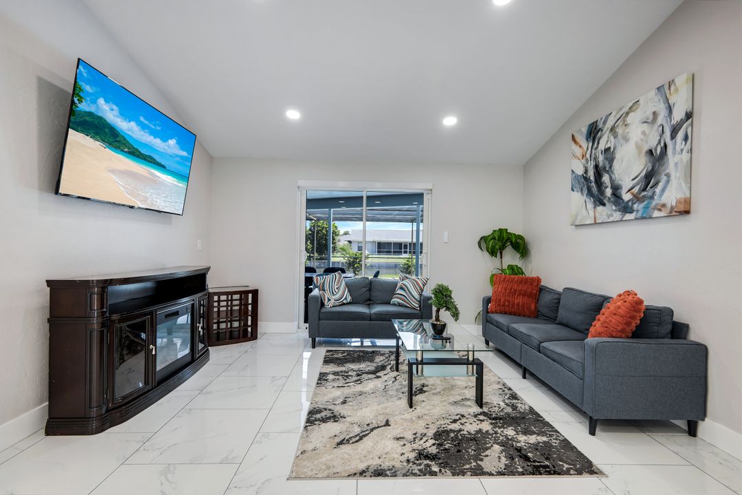 1813 Hancock Bridge Pkwy, Cape Coral, FL 33990