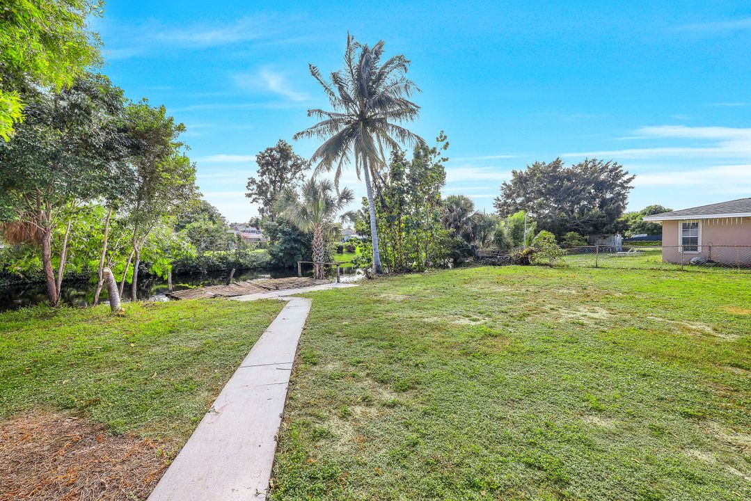 2270 42nd St SW, Naples, FL 34116