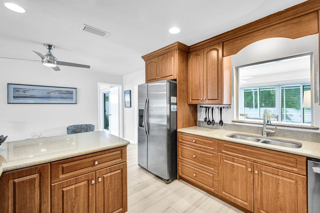 576 93rd Ave N, Naples, FL 34108