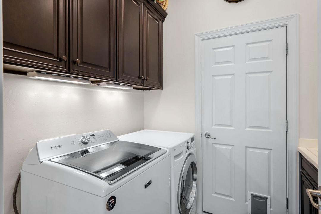 9090 Limestone Ln, Naples, FL 34120