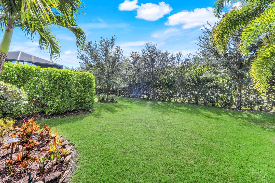 4244 Raffia Palm Cir, Naples, FL 34119