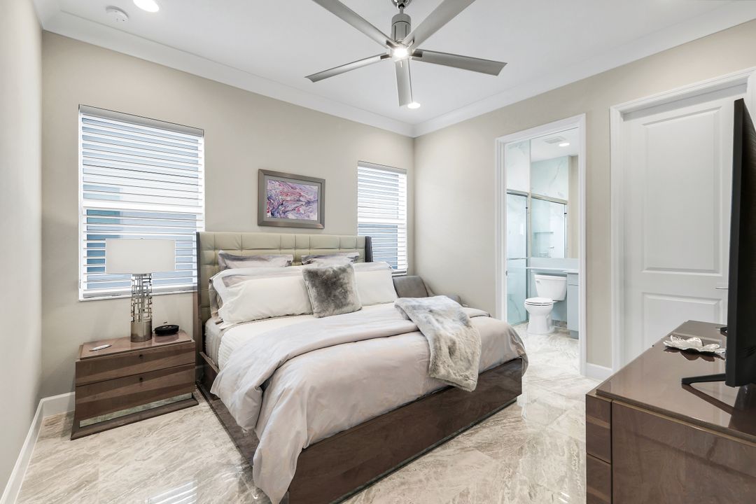 12033 Azalea Wy, Naples, FL 34120