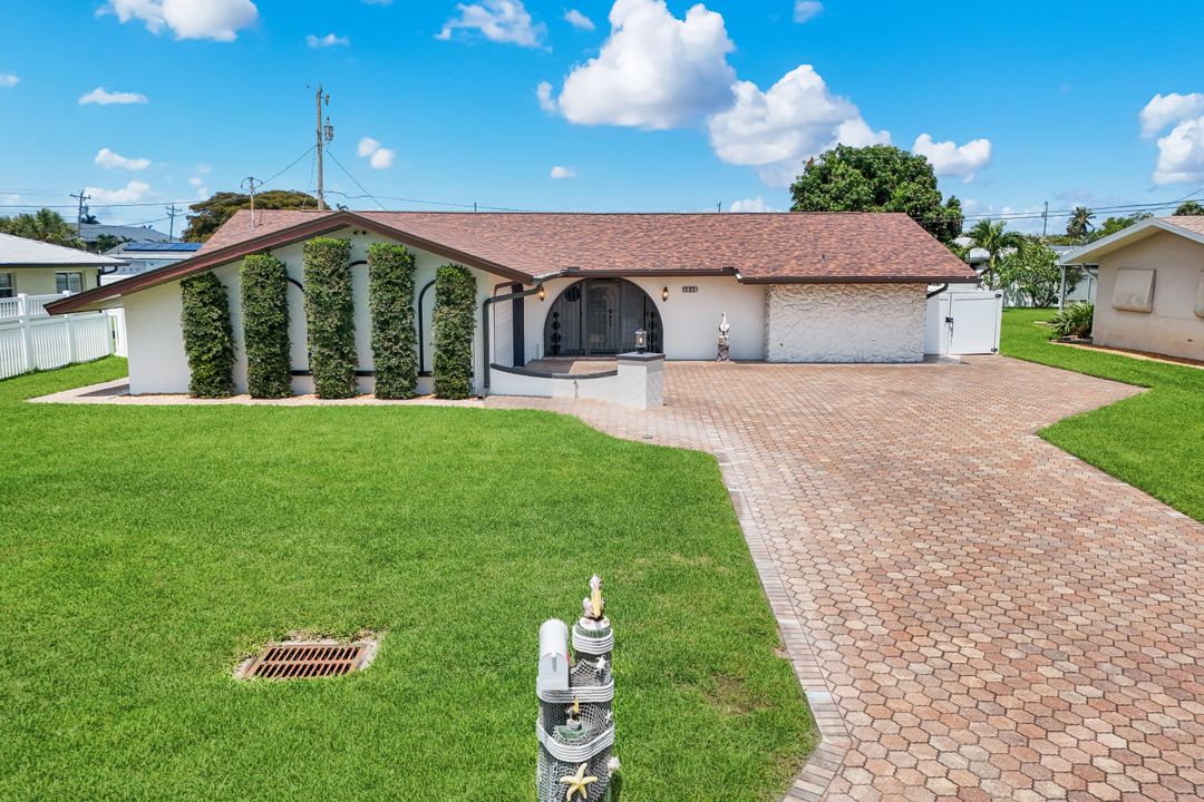 4548 SE 11th Pl, Cape Coral, FL 33904