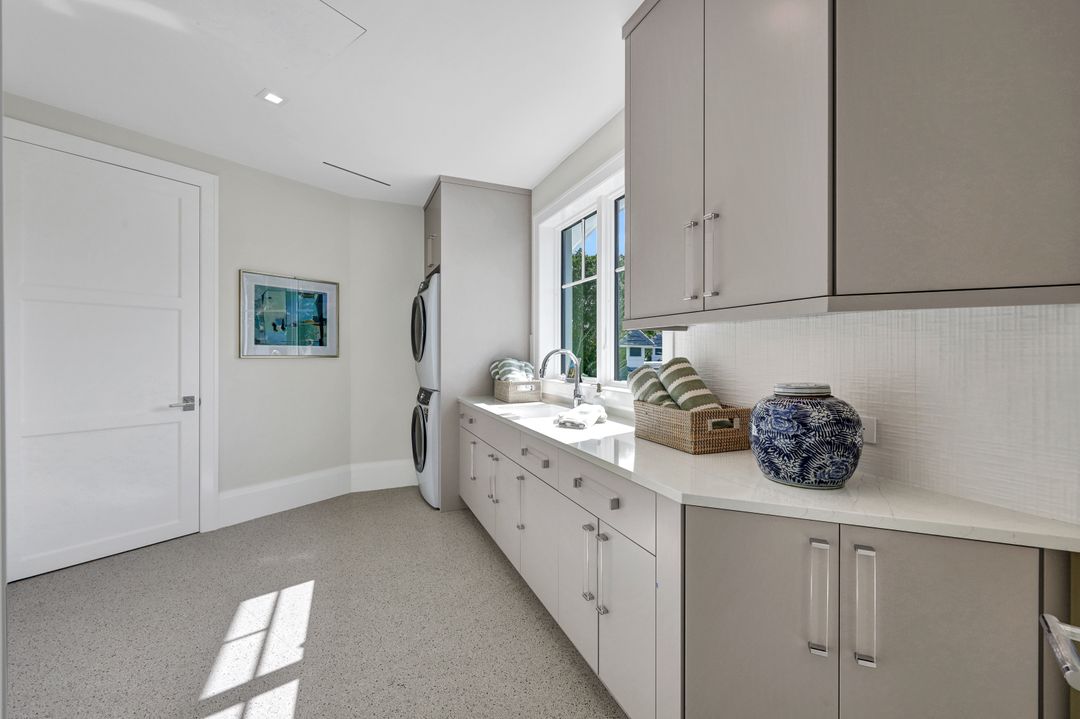 3637 Crayton Rd, Naples, FL 34103