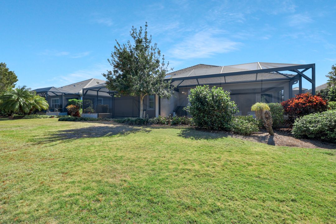 5665 Highbourne Dr, Naples, FL 34113