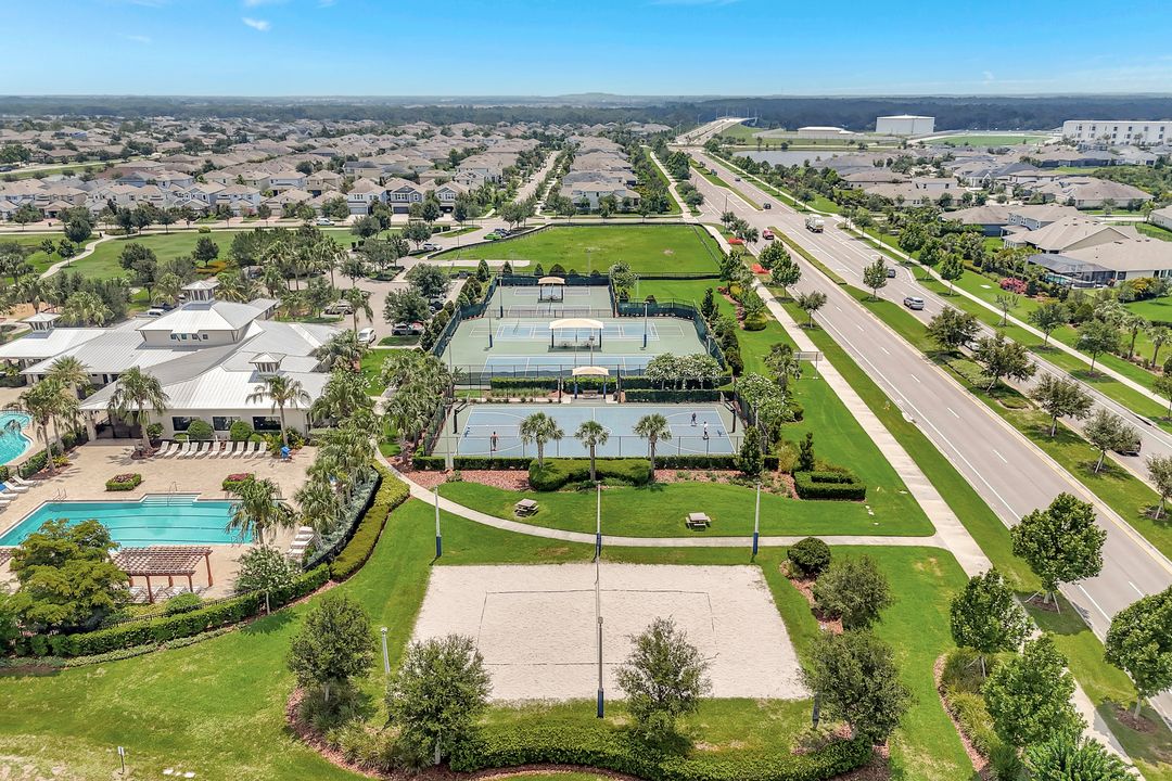 6219 Golden Nettle Dr, Apollo Beach, FL 33572
