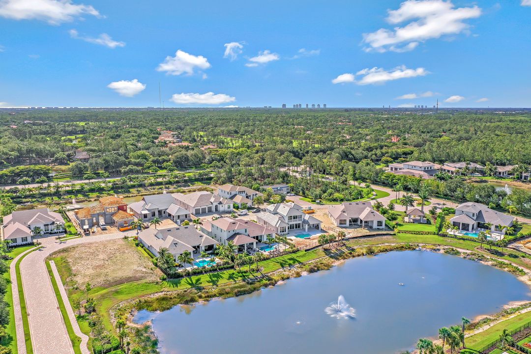 16724 Enclave Cir, Naples, FL 34110