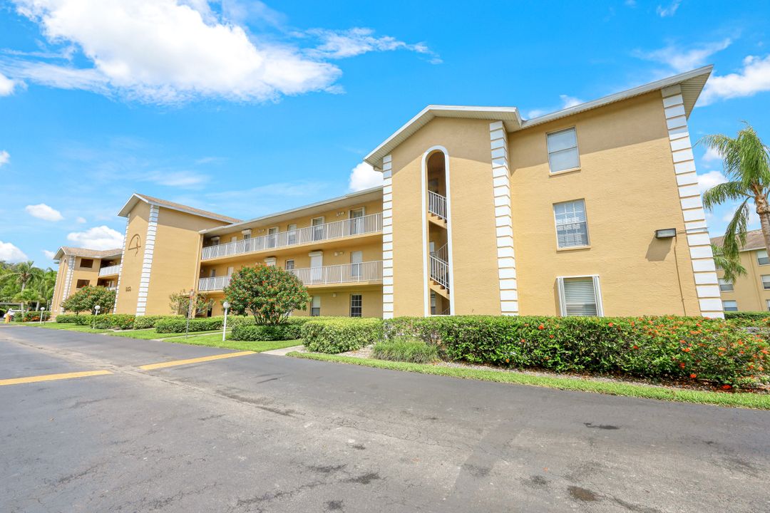 9650 Victoria Ln #B-102, Naples, FL 34109