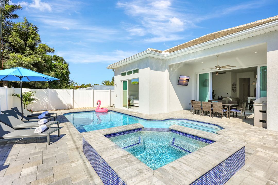 570 94th Ave N, Naples, FL 34108