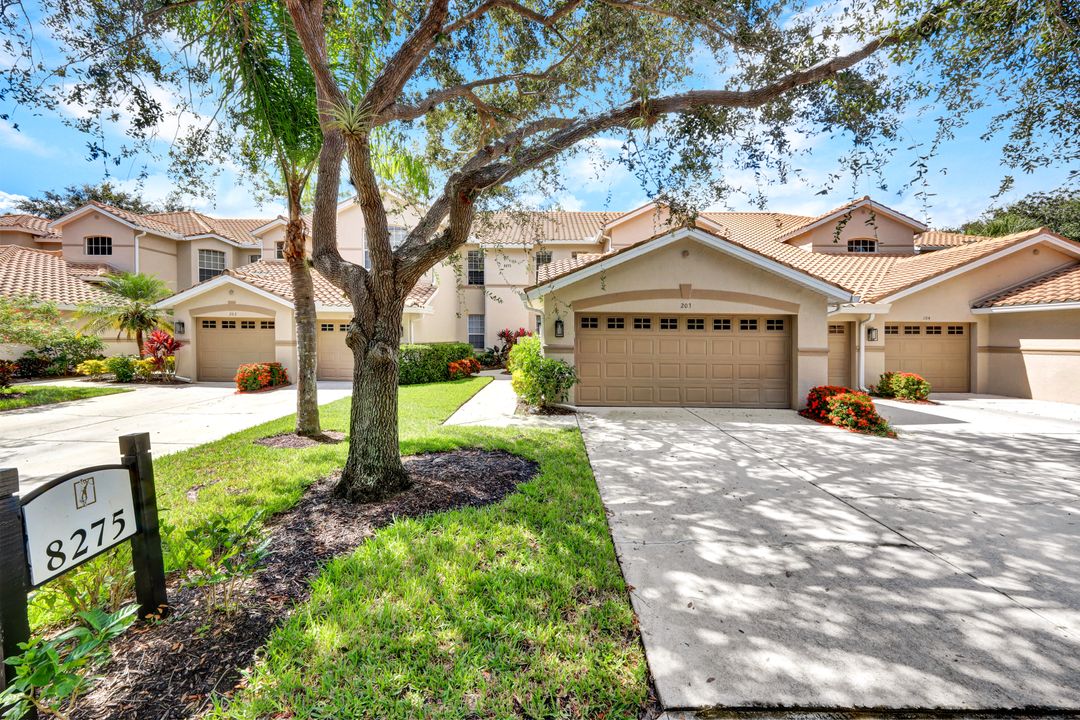 8275 Danbury Blvd #203, Naples, FL 34120