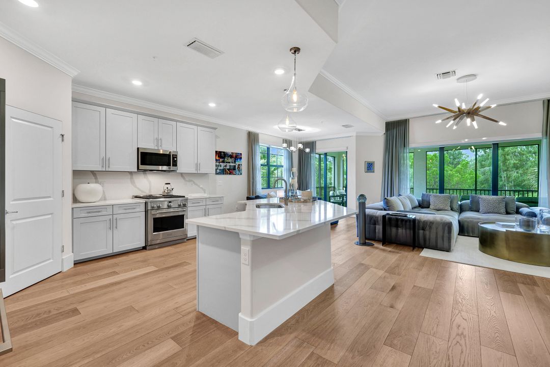 16356 Viansa Wy #9-201, Naples, FL 34110