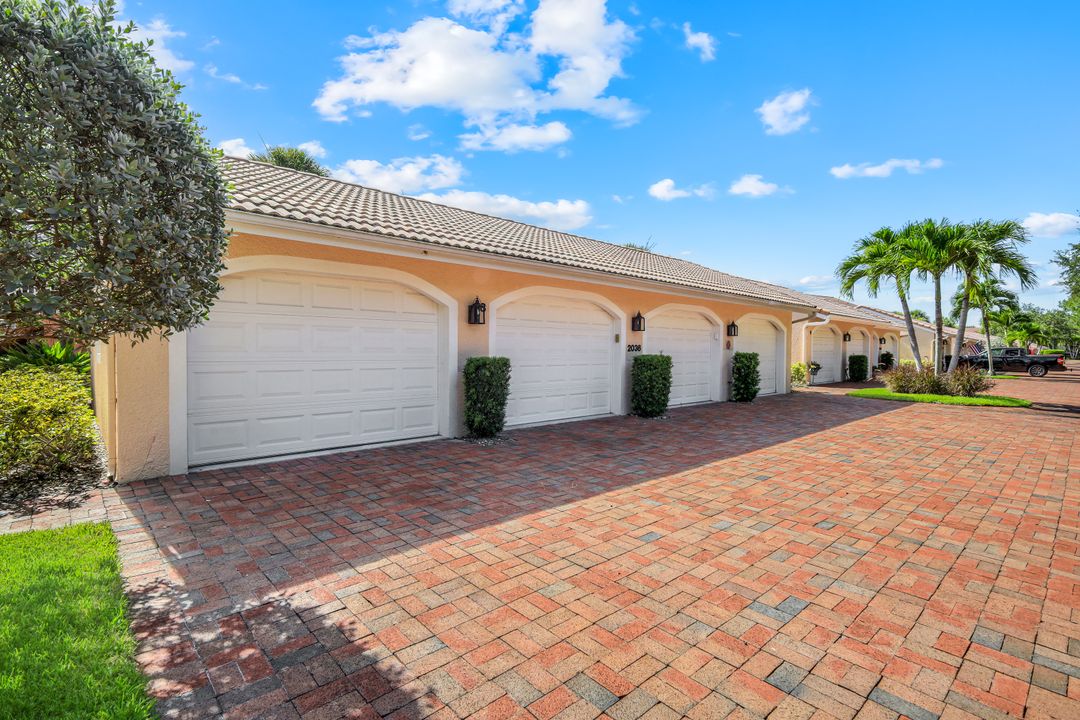 2036 Cascades Dr #7, Naples, FL 34112