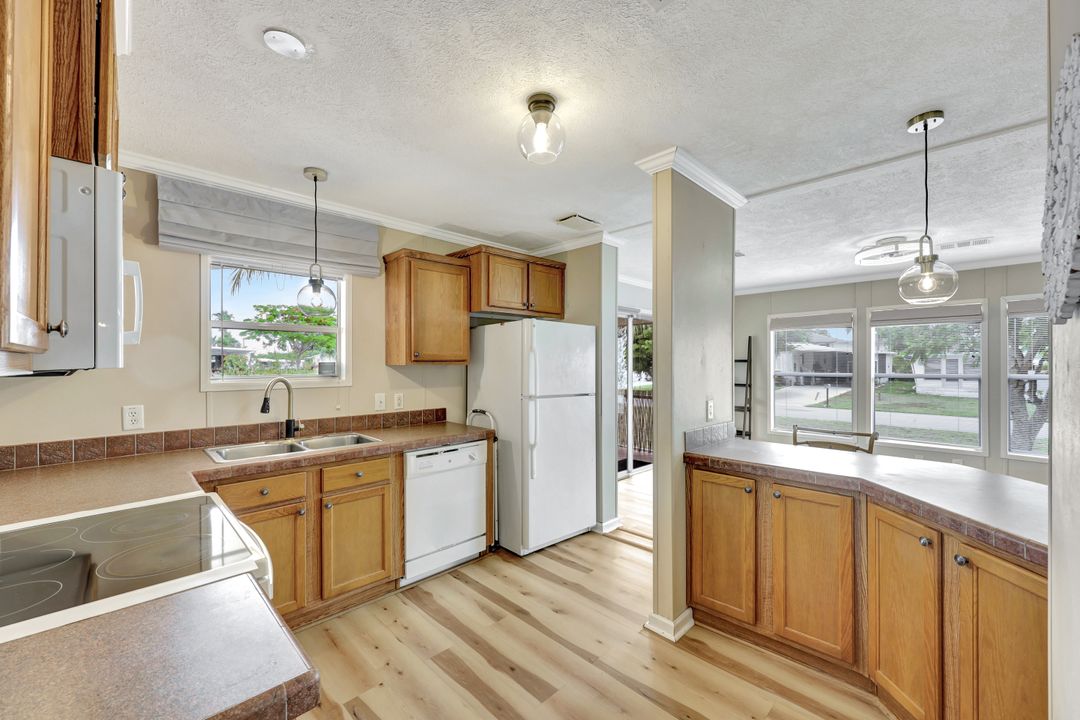 524 Menton Ln, Naples, FL 34112