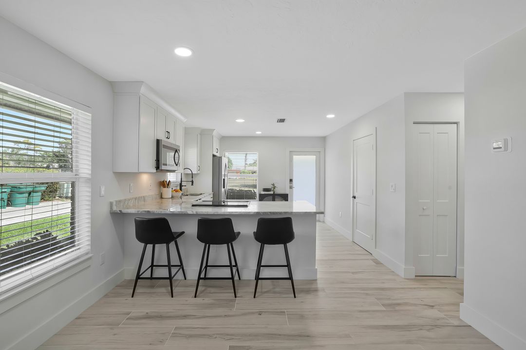 2710 Arbutus St, Naples, FL 34112