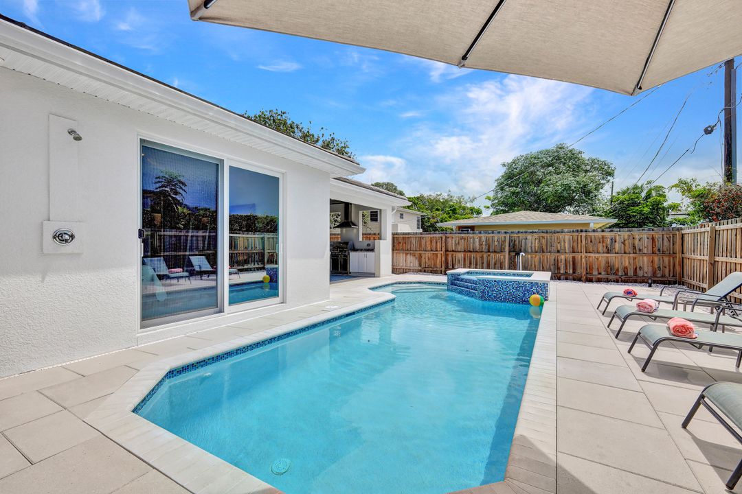 574 94th Ave N, Naples, FL 34108