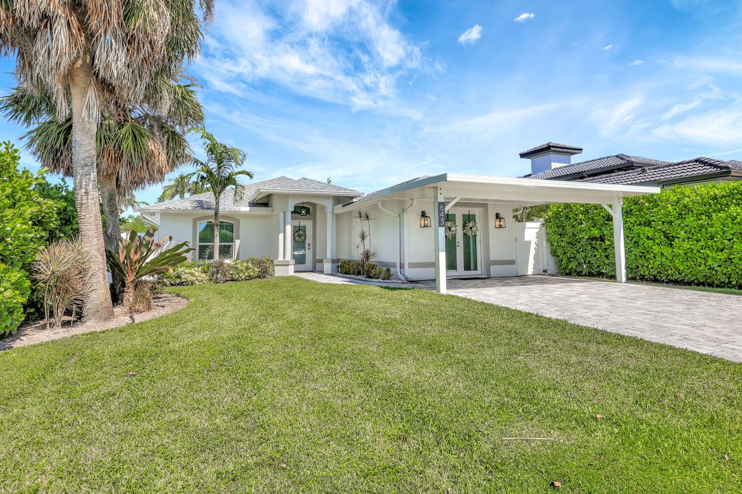 643 108th Ave N, Naples, FL 34108