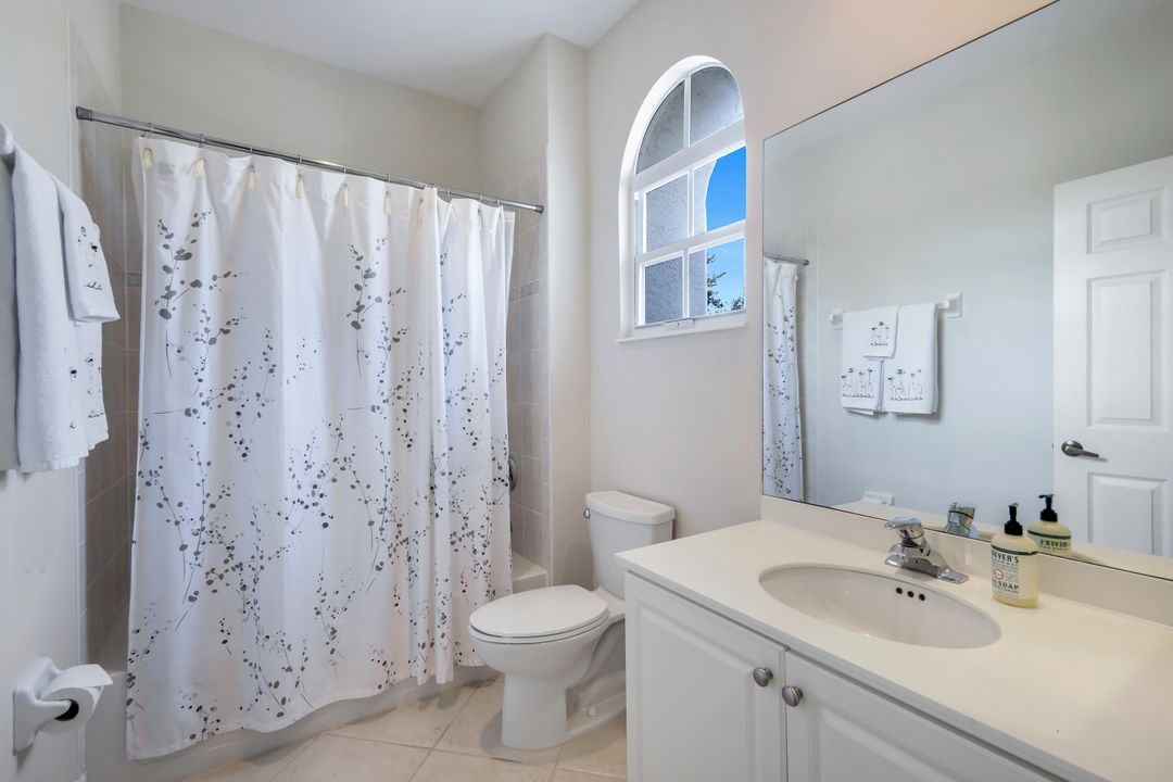 15040 Sterling Oaks Dr, Naples, FL 34110