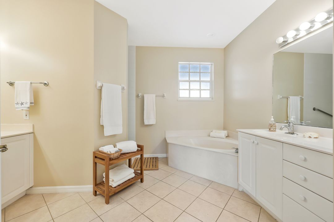 2180 Hawksridge Dr #2002, Naples, FL 34105