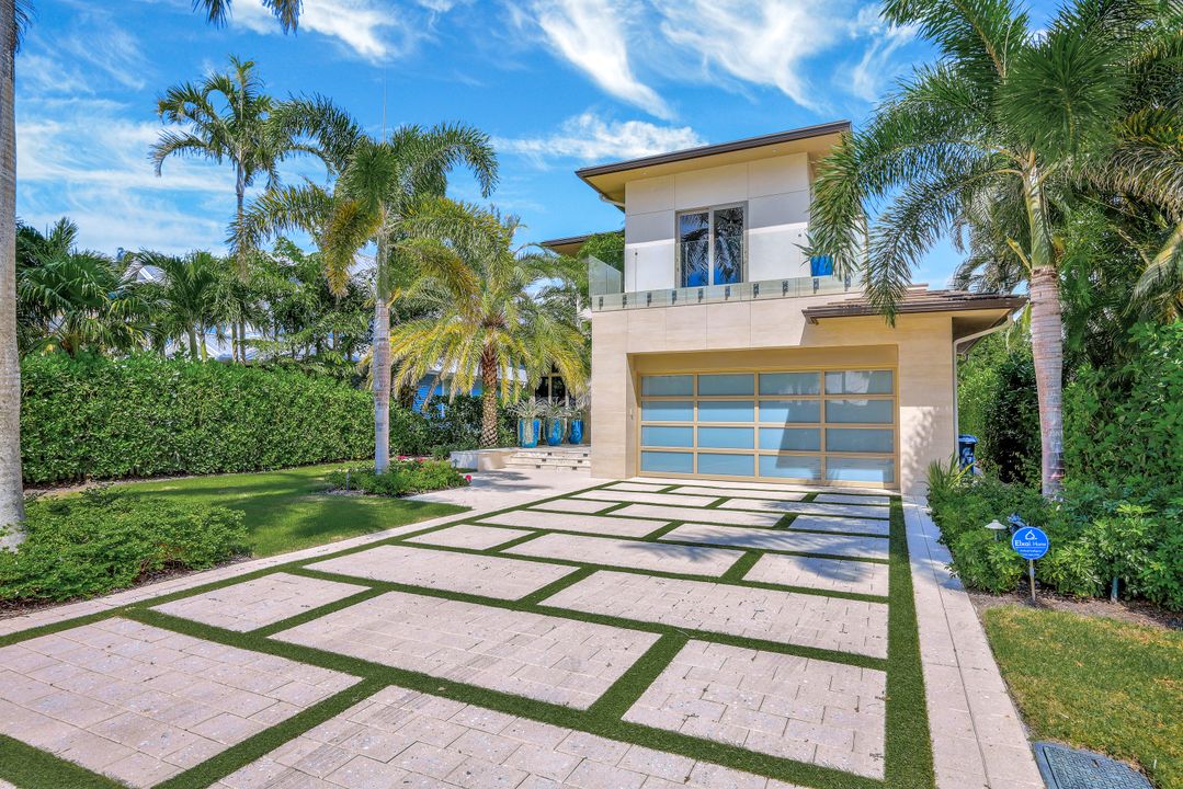 355 7th Ave S, Naples, FL 34102