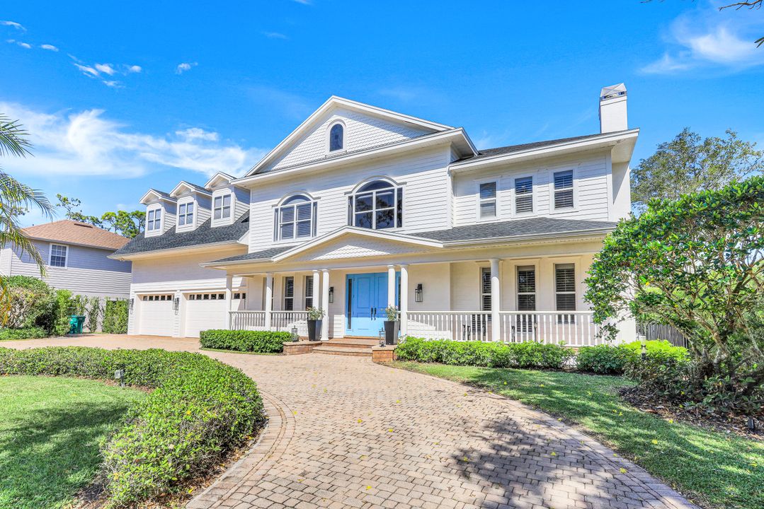 514 Corbel Dr, Naples, FL 34110