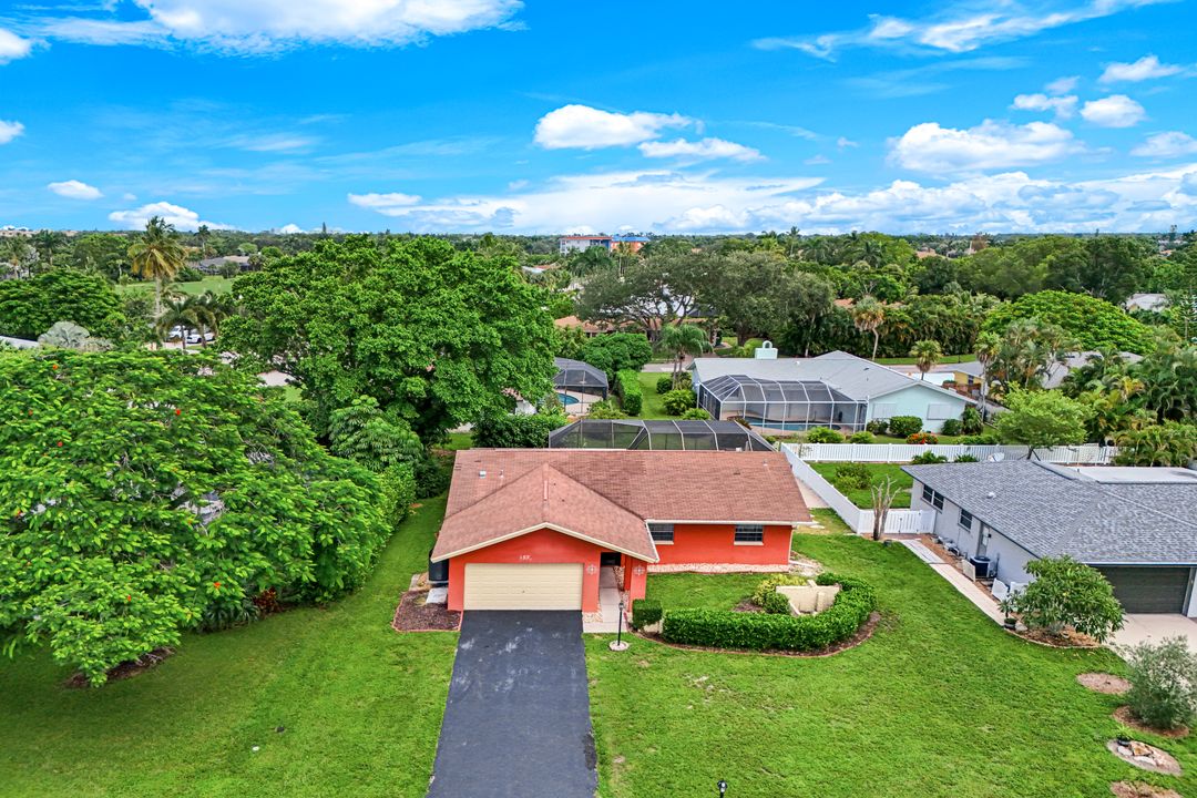 133 Briarcliff Ln, Naples, FL 34113