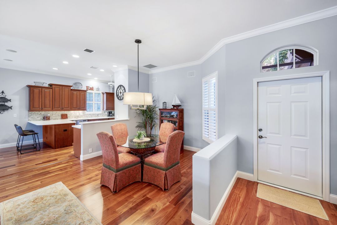 462 Preswick Ln, Naples, FL 34120