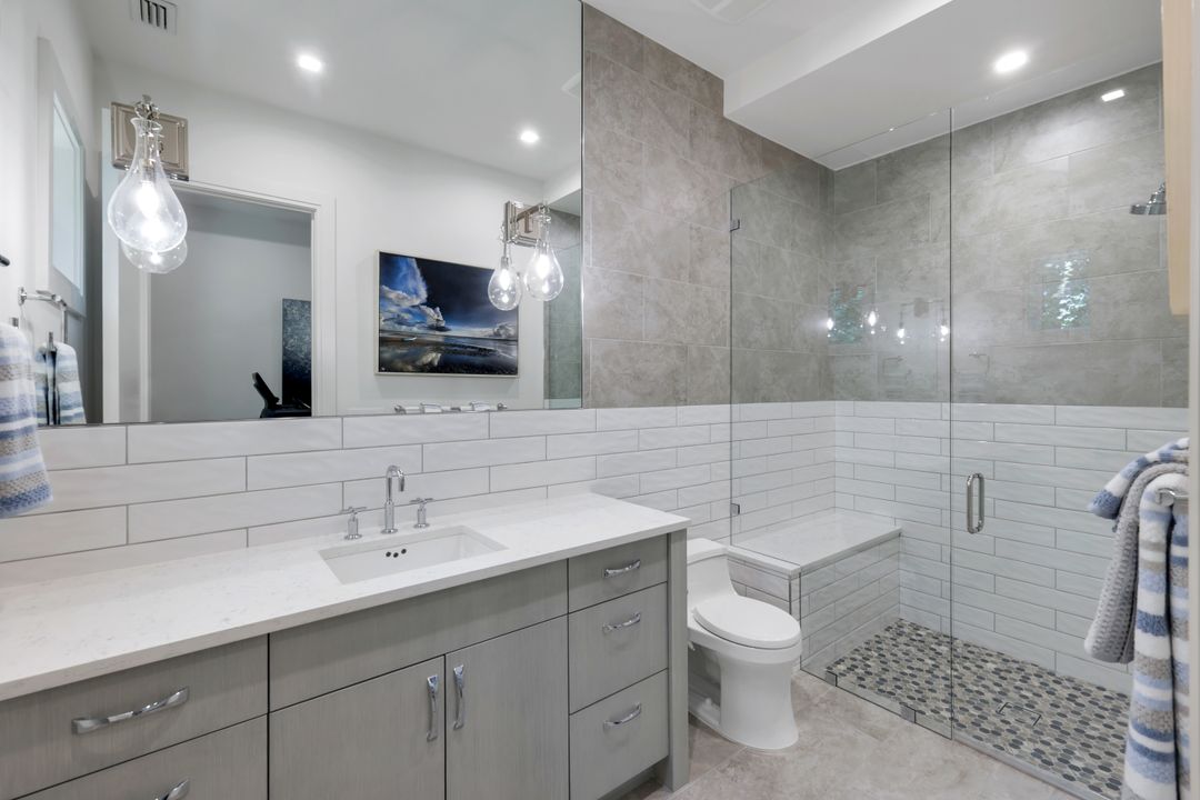 541 Whispering Pine Ct, Naples, FL 34103