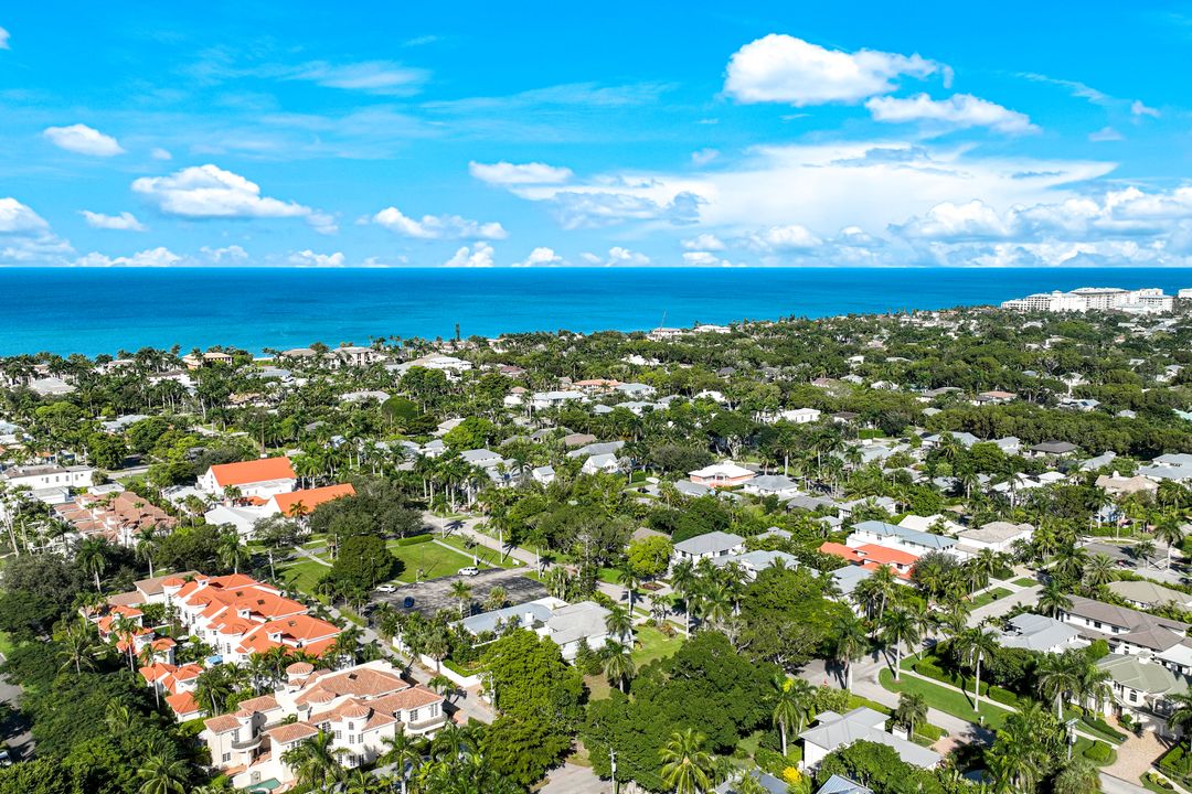 490 1st Ave S, Naples, FL 34102