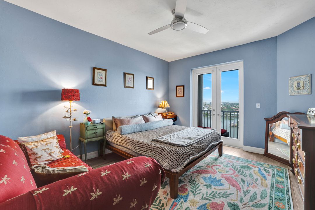 410 Flagship Dr #906, Naples, FL 34108