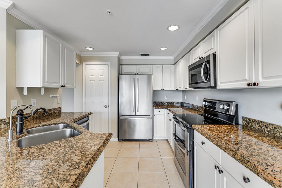 7756 Gardner Dr, Naples, FL 34109